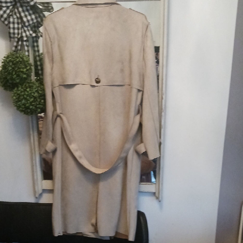 TRUTH  Beige Ultra Suede Double-Breasted Trench Coat. L Stunning! New - Picture 3 of 7